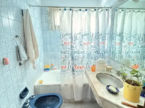 VENDE HERMOSO 4 AMBIENTES EN PLENO CABALLITO CON COCHERA CUBIERTA Y BAULERA - PISO UNICO