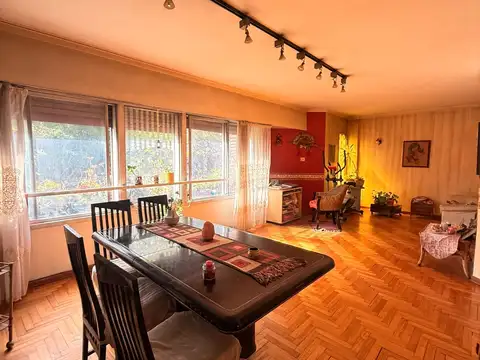 VENDE HERMOSO 4 AMBIENTES EN PLENO CABALLITO CON COCHERA CUBIERTA Y BAULERA - PISO UNICO