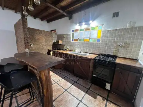 Casa 4 ambientes con 2 baños