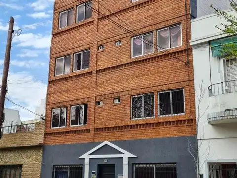 TROLE 350  A/PROFESIONAL 1 AMBIENTE FRENTE  TODO LUZ  METROS