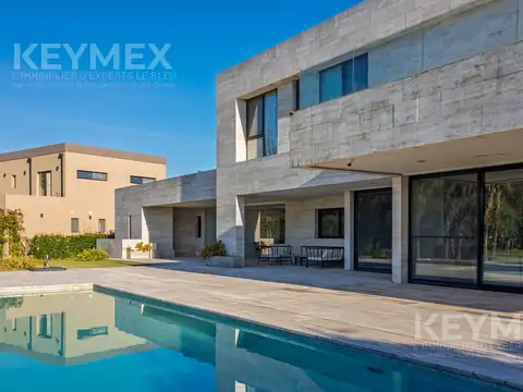 Casa en Venta con 4 cocheras