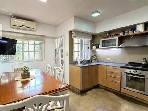 Excelente Triplex 4 AMBIENTES CON TERRAZA, PATIO Y COCHERA