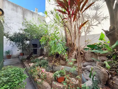 Casa de 5 ambientes más playroom, cochera, terraza y patio en Villa Devoto