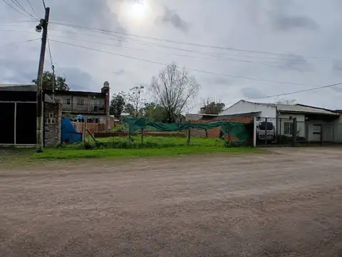 LOTE EN LA REJA