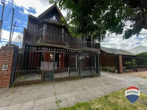 CASA 5 AMBIENTES EN LUIS GUILLON APTA CREDITO