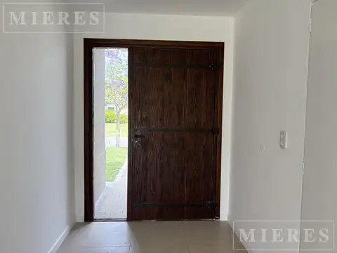 Casa 4 ambientes con 3 baños