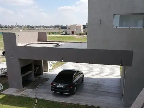 Casa 6 ambientes con 3 baños