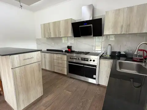 Casa 3 ambientes con 2 baños