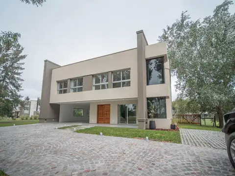 Alquiler Casa a estrenar 5 dormitorios Country Club Miralagos