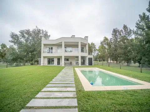 Casa en Alquiler en Club Miralagos, USD 2.000