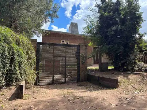 CASA  EN VENTA EN BRAGADO CON PILETA