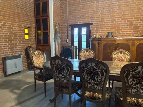 CASA  EN VENTA EN BRAGADO CON PILETA