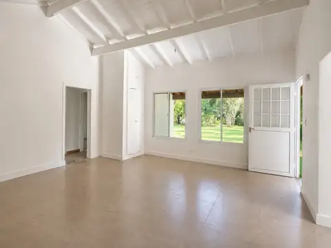 Casa en Venta con 3 cocheras