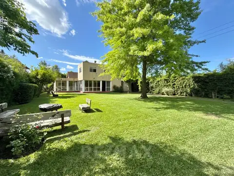 LA TRANQUERA CALLE SARAVI 100