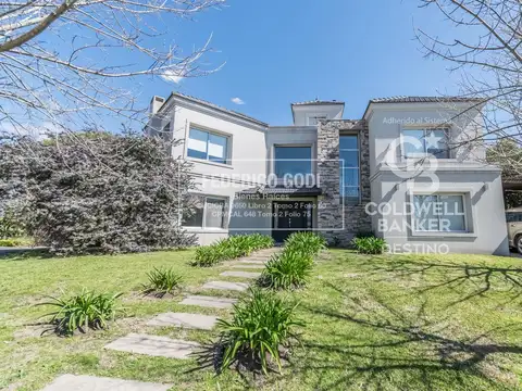 Venta Casa 5 Ambientes Fincas de Iraola II Con Piscina Lote Central en Esquina
