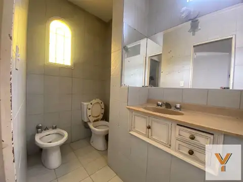Oficina 7 ambientes con 3 baños