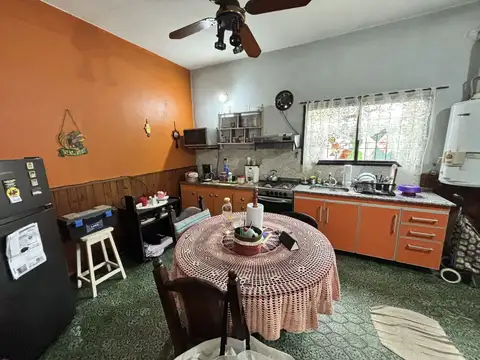 Casa 6 ambientes con 3 baños