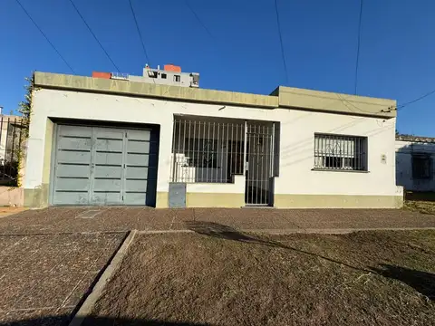 Casa a reciclar, 2 dormitorios y amplio parque