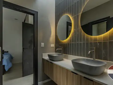 Casa en Alquiler con 2 cocheras