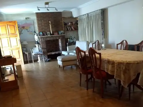HERMOSO CHALET PLANTA BAJA, C PISCINA, COCHERAS VRS, PROX GRAL PAZ
