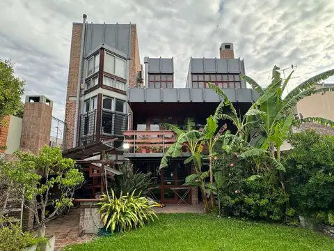 Casa en Venta con 2 cocheras