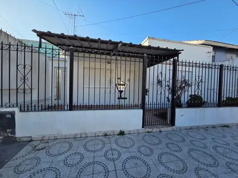 BUENA CASA 3 AMB, TIPO AMERICANA CON FONDO LIBRE! BANFIELD