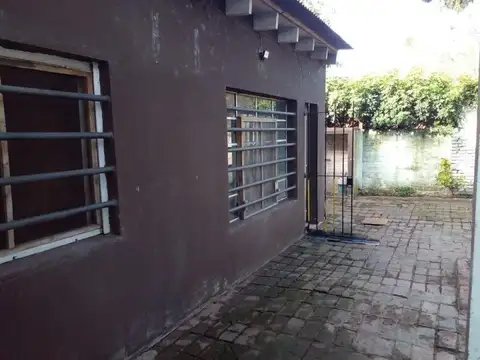Casa 3 ambientes con 1 baño