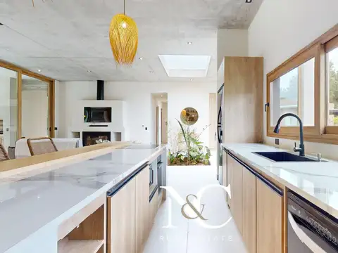 Casa en venta en Costa Esmeralda fondo libre al bosque