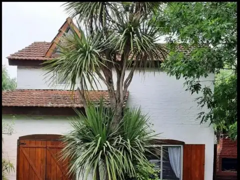 VENTA CASA 3 AMBIENTES ESTILO DUPLEX  AMENITIES PILETA SUM COUNTRY RODA ESCOBAR