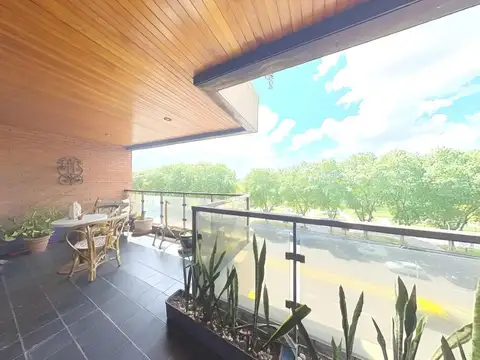 Venta Piso de categoría sobre Av. Del Libertador