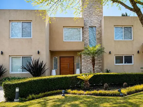 Donde el diseño se encuentra con el hogar, casa en venta en Barrio Cerrado Santa Ana, Moreno