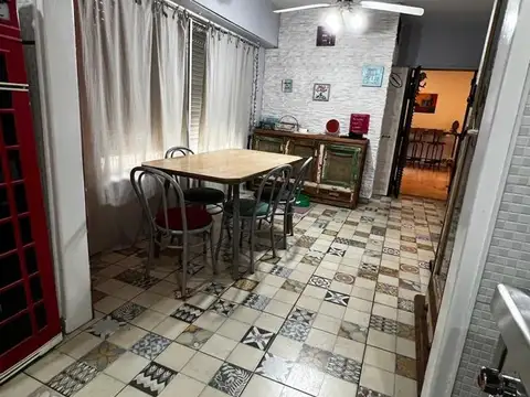 CASA 4 AMB CON PILETA EN VENTA RAMOS MEJIA - APTO CREDITO