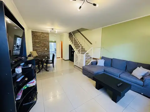 Depto Tipo Casa 4 ambientes con 2 baños