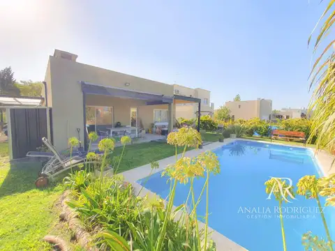 VENTA – CASA 4 AMBIENTES – PILETA Y JARDIN – LOS ARCES – LA CAÑADA DE PILAR
