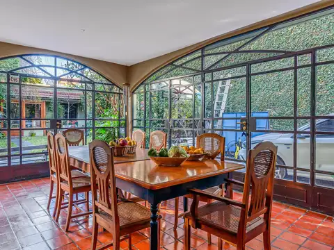 Casa 7 ambientes con 2 baños