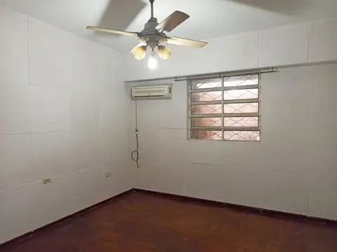 Casa 5 ambientes con 1 baño