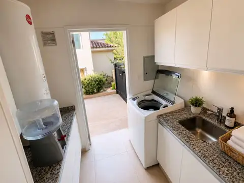Casa en Alquiler en Barrio Dalvian .5 Habitaciones