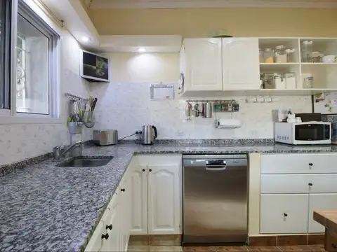 Casa 5 ambientes con 2 baños