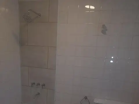 Casa en Alquiler con 1 cochera