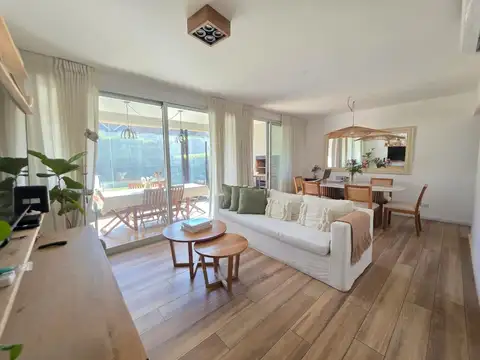 Ovejitas 1 (Gral. Guido 2555) Dúplex 3 dorm. 3 baños. Jardín con pileta. Seguridad 24 hs.