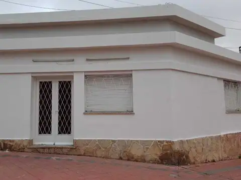 Venta tres casas en Alto Alberdi con rentabilidad 9%