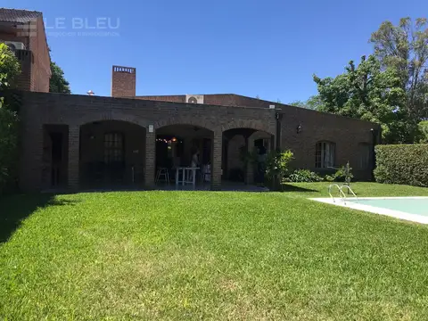 CASA 5 AMB. EN LA PLATA -. CITY BELL