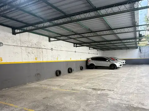 VENTA COCHERA TECHADA FLORESTA