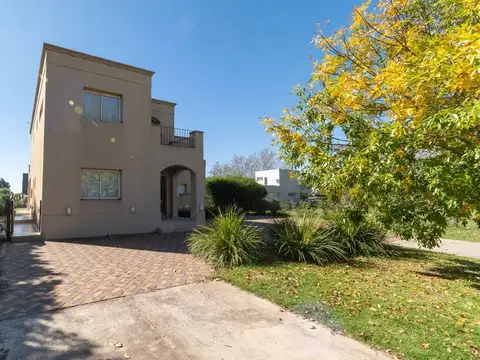 CASA EN VENTA 3 DORMITORIOS PUERTO ROLDÁN