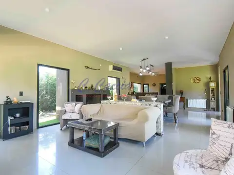 CASA EN VENTA - BARRIO HARAS DEL SOL