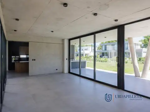 Casa 6 ambientes con 3 baños