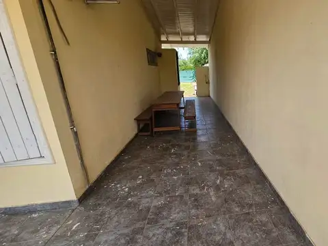 Casa 4 ambientes con 2 baños