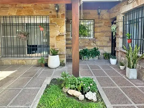 Casa 4 ambientes con 3 baños