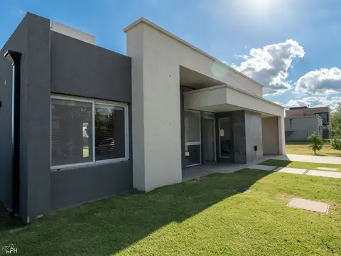 Casa en Venta en Roldan, USD 155.000