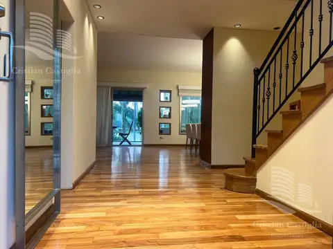 Casa en Alquiler con 2 cocheras